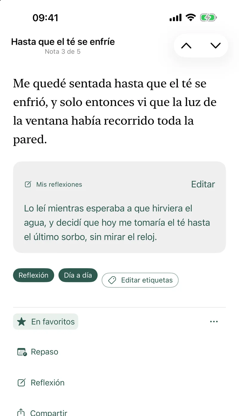 Pantalla de una nota del ejemplo integrado de LeafTrove 1.4: un subrayado, “Mis reflexiones”, etiquetas, las flechas Anterior/Siguiente dentro del mismo libro y las acciones Favorito, Repaso, Reflexión y Compartir.