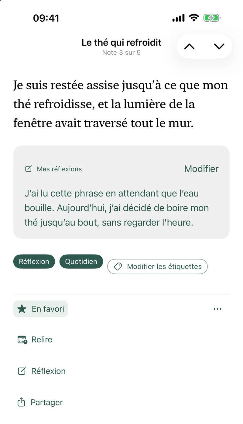 Écran d’une note de l’exemple intégré de LeafTrove 1.4 : un surlignement, « Mes réflexions », des étiquettes, les flèches Précédent/Suivant du même livre, et les actions Favori, Relire, Réflexion et Partager.