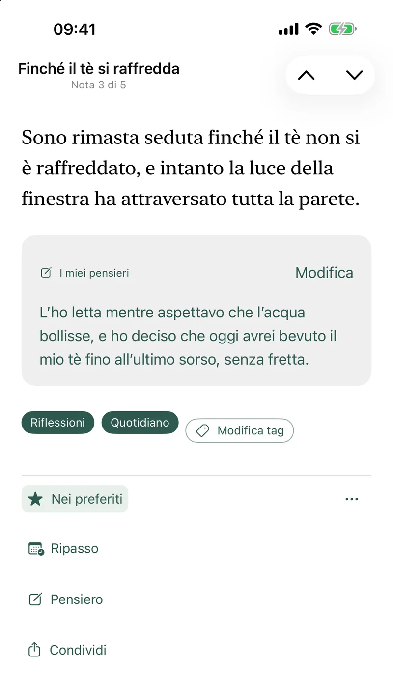 Schermata di una nota dell'esempio integrato di LeafTrove 1.4: un'evidenziazione, “I miei pensieri”, i tag, le frecce Precedente/Successiva nello stesso libro e le azioni Preferito, Ripasso, Pensiero e Condividi.